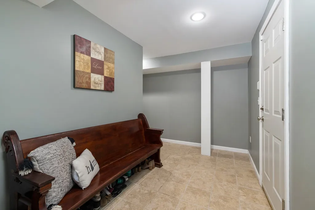 30 Pond Road Raymond NH 03077