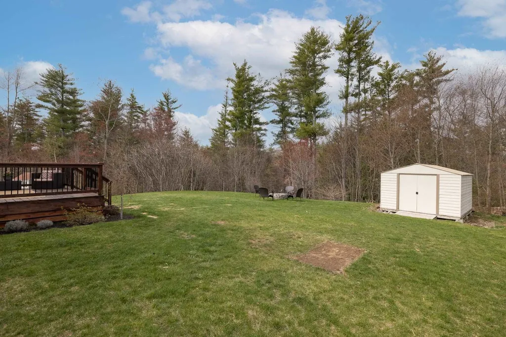 30 Pond Road Raymond NH 03077