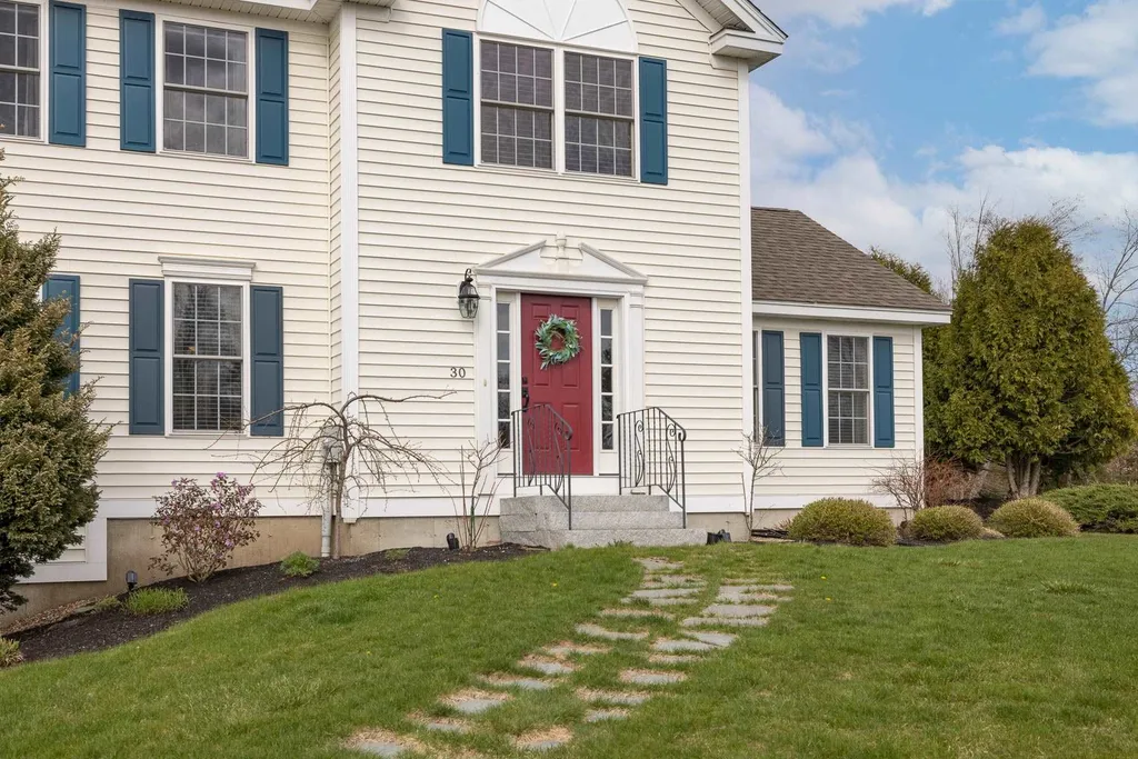 30 Pond Road Raymond NH 03077