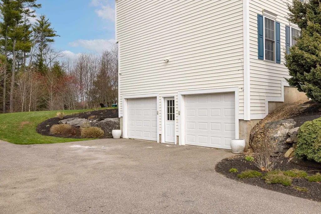 30 Pond Road Raymond NH 03077