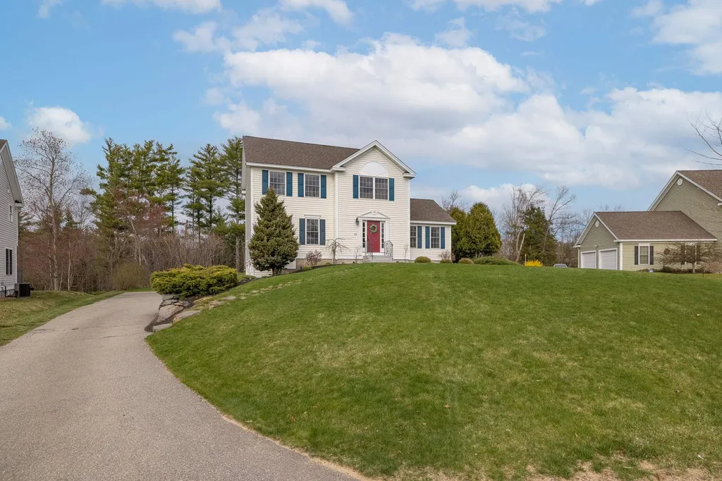 30 Pond Road Raymond NH 03077