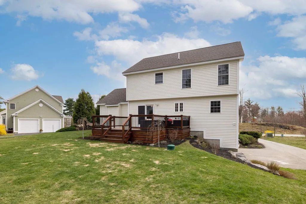 30 Pond Road Raymond NH 03077