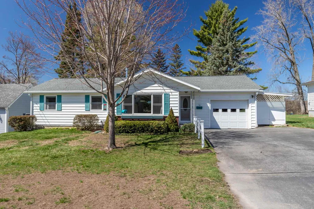 16 Upland Road Essex VT 05452