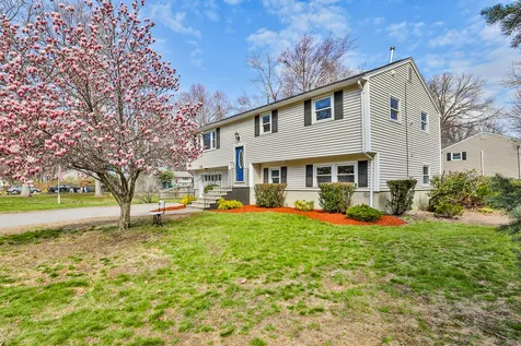 11 Parkview Avenue Salem NH 03079