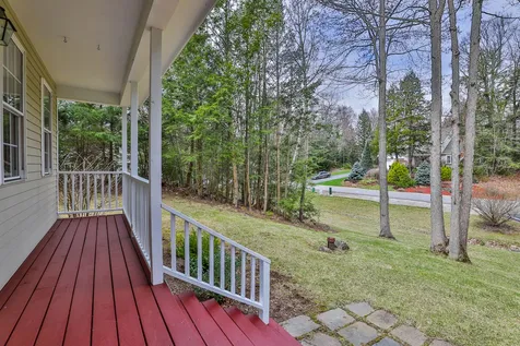 8 Quarry Court Auburn NH 03032