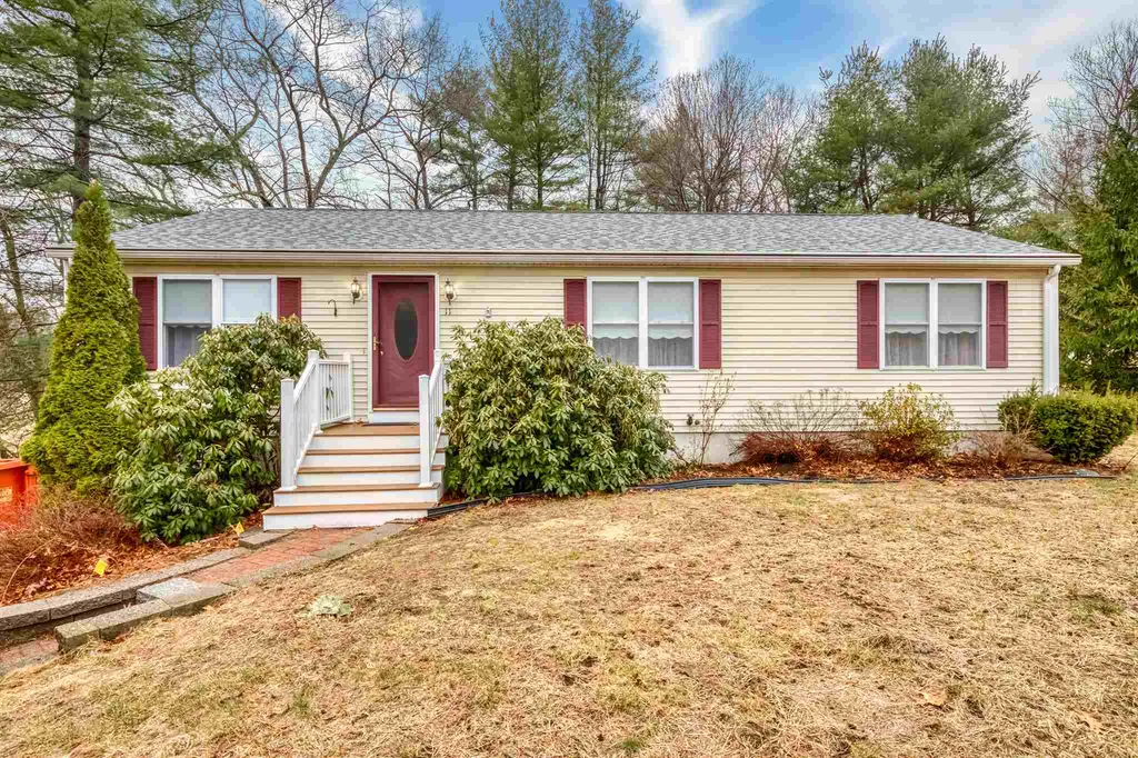 11 Laurel Avenue Plaistow NH 03865