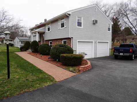 16 Rena Avenue Salem NH 03079-2030