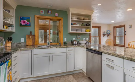 15 Moharimet Drive Madbury NH 03823