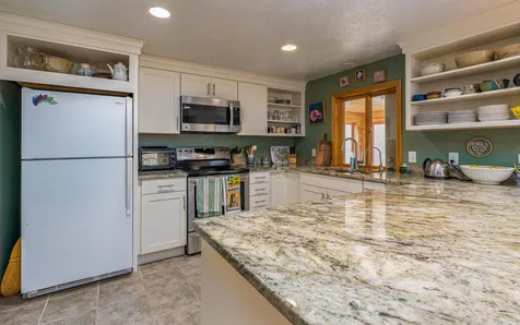 15 Moharimet Drive Madbury NH 03823