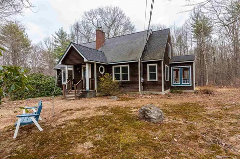 15 Moharimet Drive Madbury NH 03823