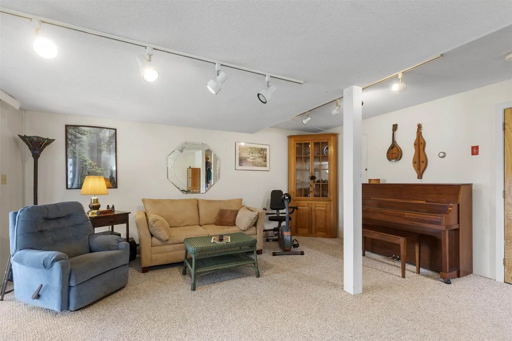 4a Bass Street Newmarket NH 03857