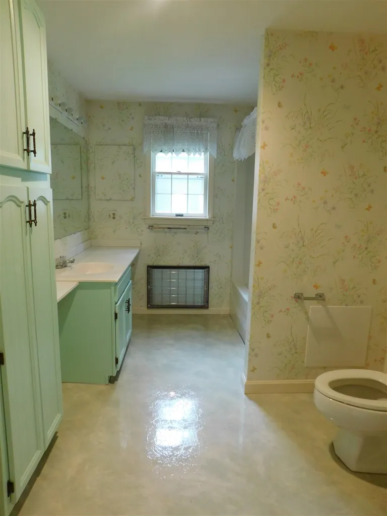 6 Oak Ridge Lebanon NH 03784