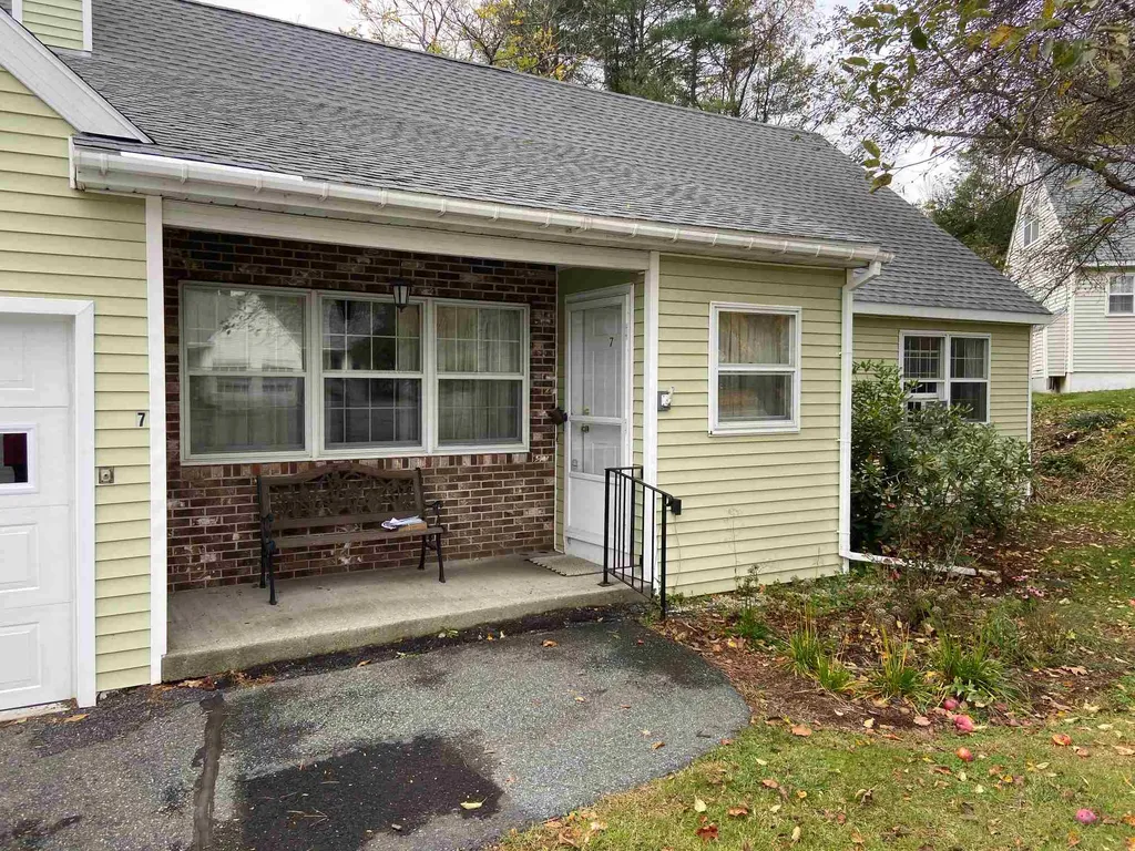 6 Oak Ridge Lebanon NH 03784