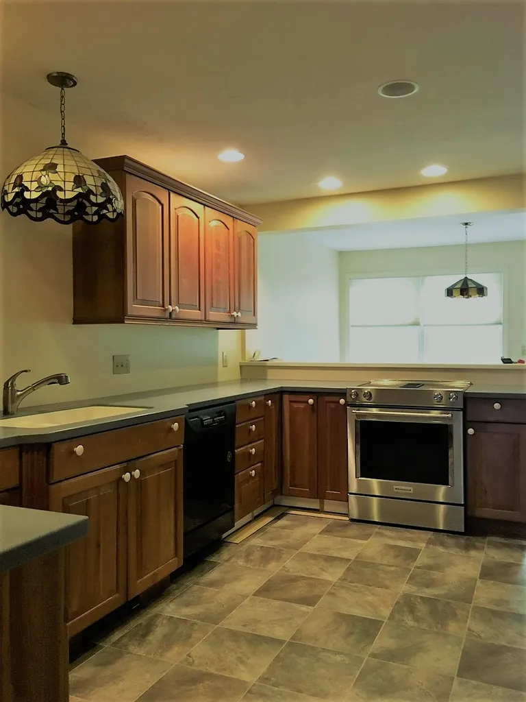 6 Oak Ridge Lebanon NH 03784
