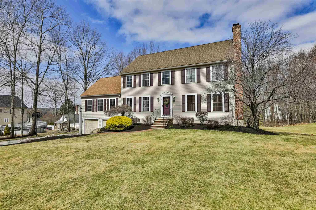 4 Burbank Way Hooksett NH 03106