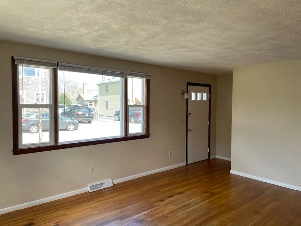 3 Walnut Avenue Hampton NH 03842