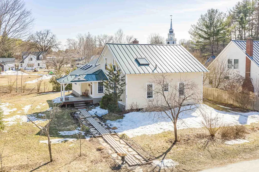 22 Lary Lane Norwich VT 05055