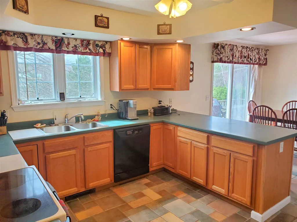 18 Brewster Heights Wolfeboro NH 03894