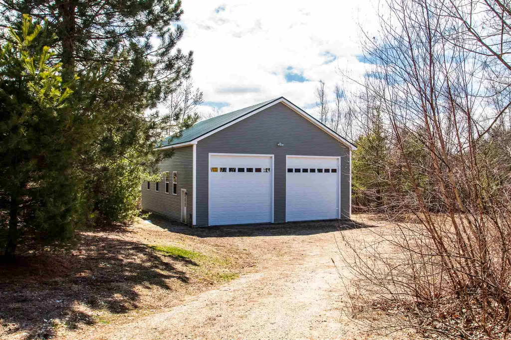 18 Brewster Heights Wolfeboro NH 03894