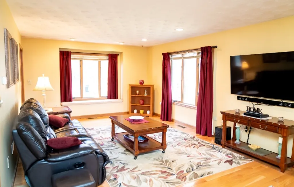 11 Blue Fox Road Salem NH 03079