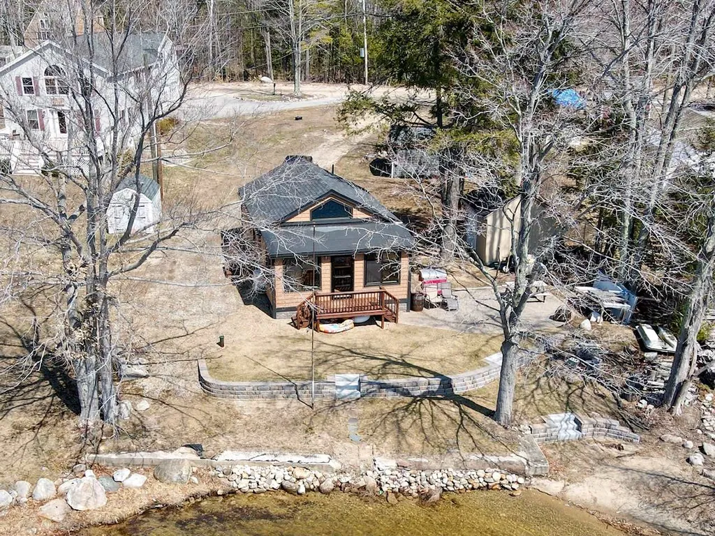 13 Fox Road Middleton NH 03887
