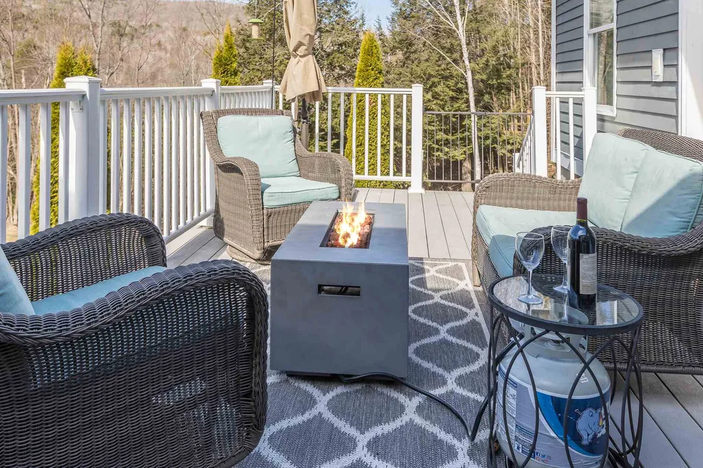 21 Sportsmen Cove Hartland VT 05048