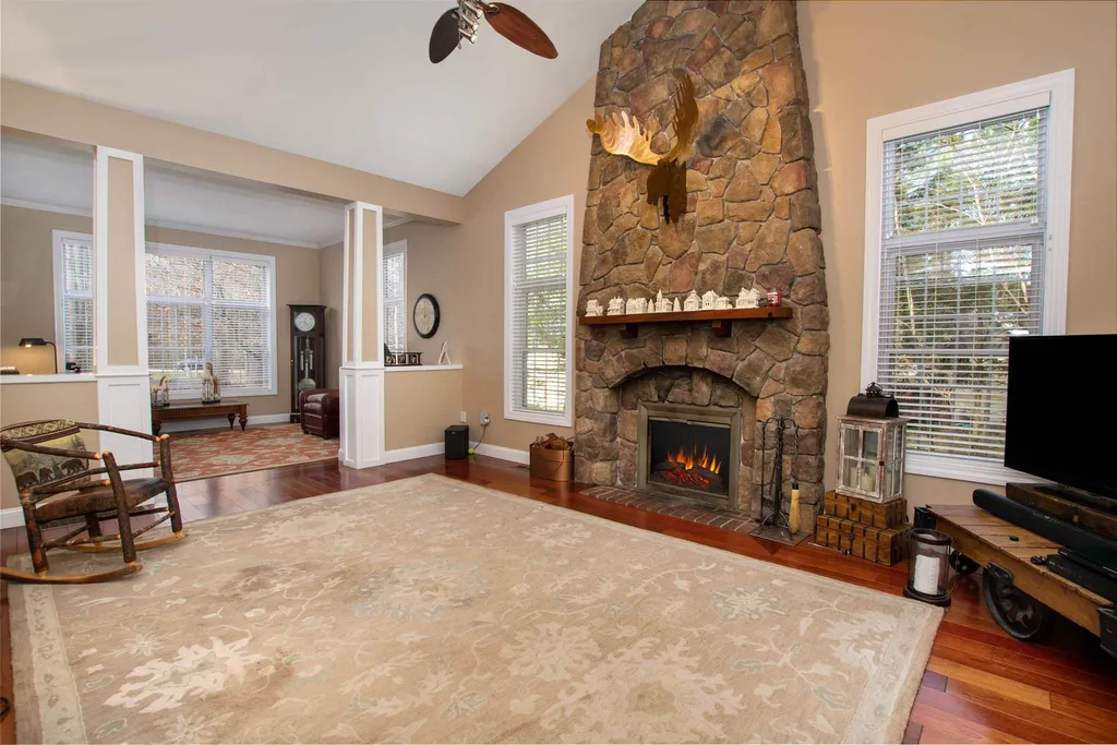 11 Captains Way Exeter NH 03833-4563