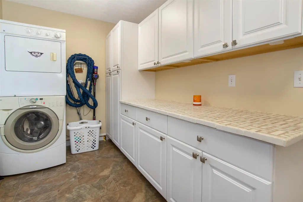 11 Captains Way Exeter NH 03833-4563
