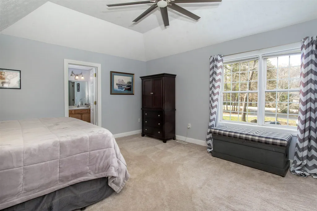 11 Captains Way Exeter NH 03833-4563