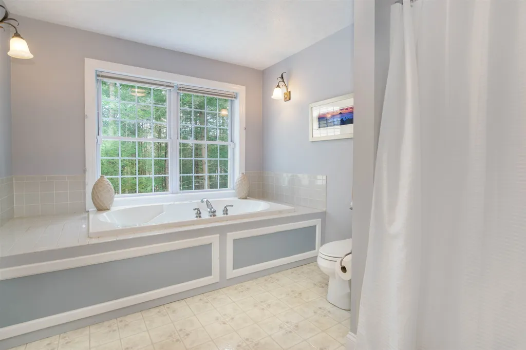11 Captains Way Exeter NH 03833-4563