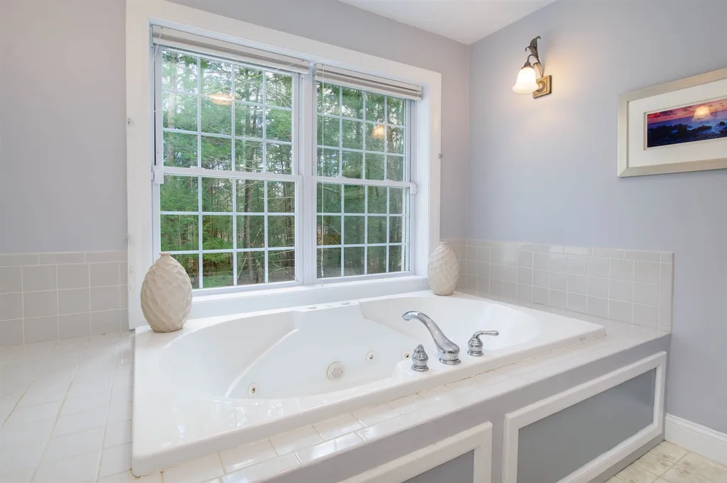 11 Captains Way Exeter NH 03833-4563