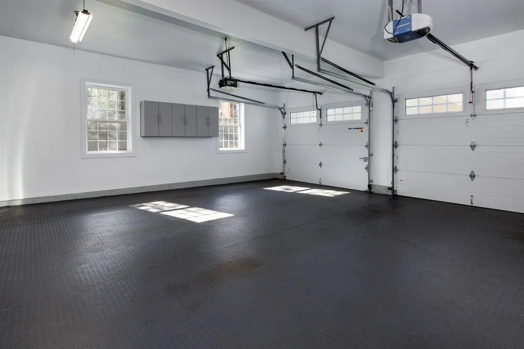 11 Captains Way Exeter NH 03833-4563