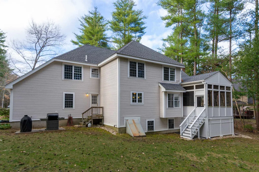 11 Captains Way Exeter NH 03833-4563