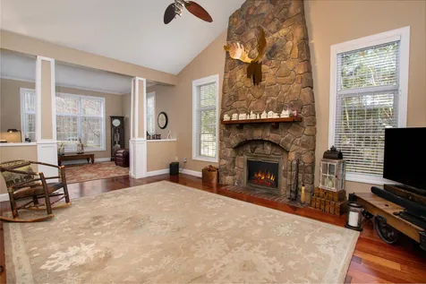 11 Captains Way Exeter NH 03833-4563