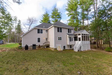 11 Captains Way Exeter NH 03833-4563