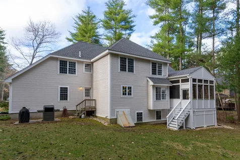 11 Captains Way Exeter NH 03833-4563