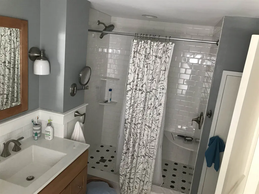 11 Maple Street Exeter NH 03833
