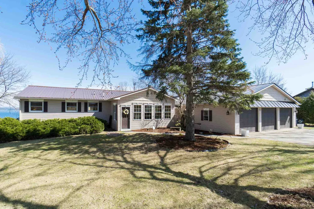 30 Longmeadow East Grand Isle VT 05458