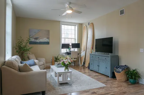 MLS: 4854609 MLS: 4854609