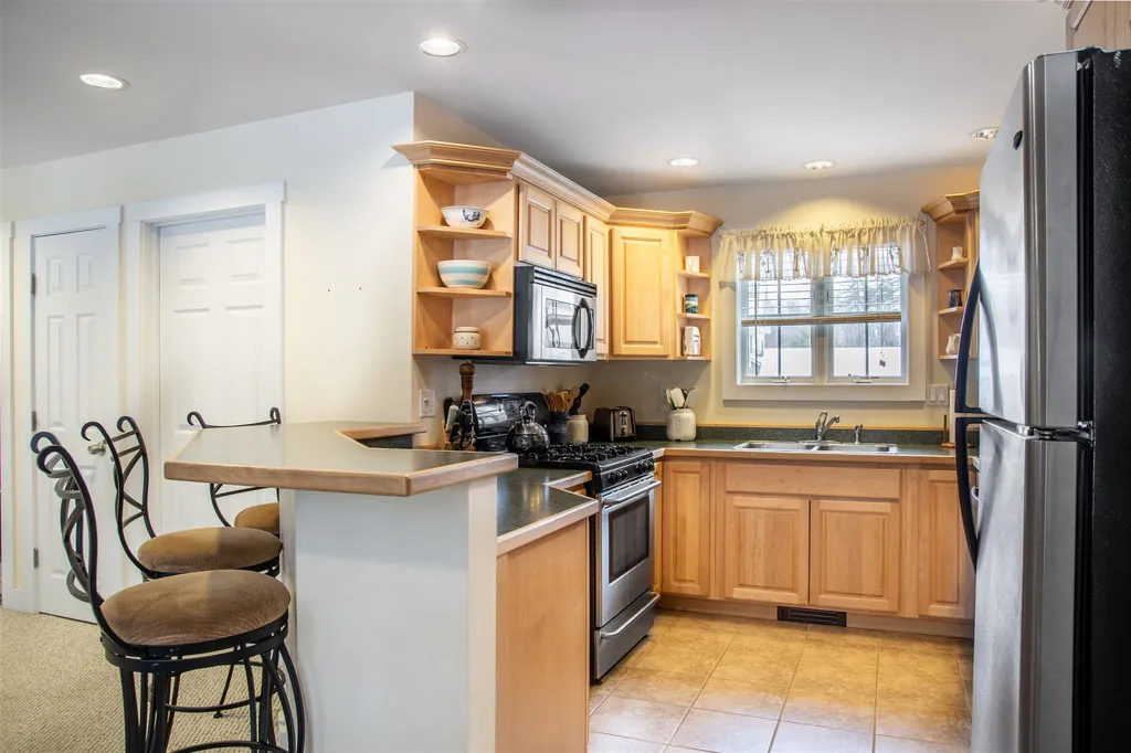 24 Amber Way Warren VT 05674
