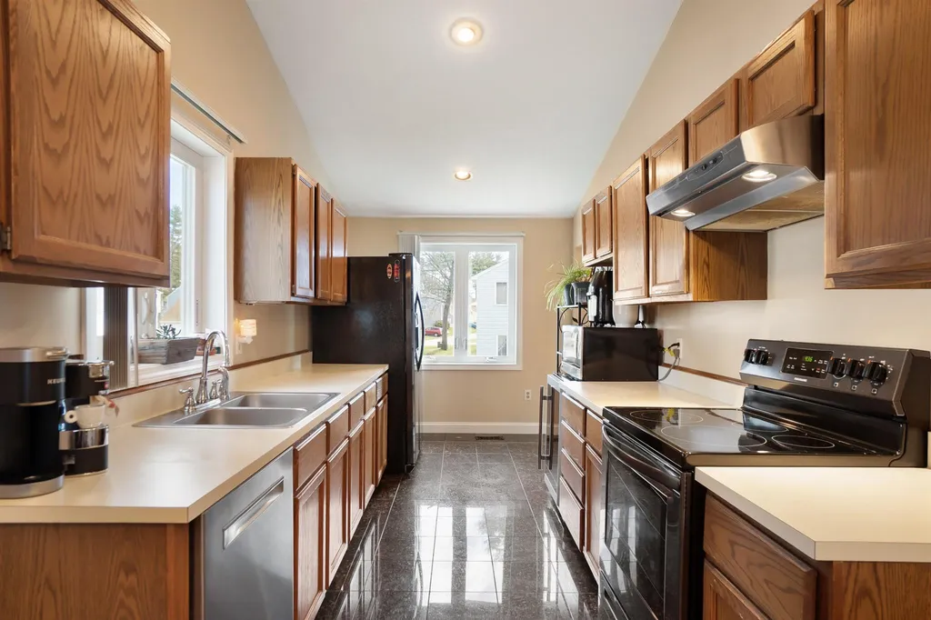 7 Fenwick Street Nashua NH 03063