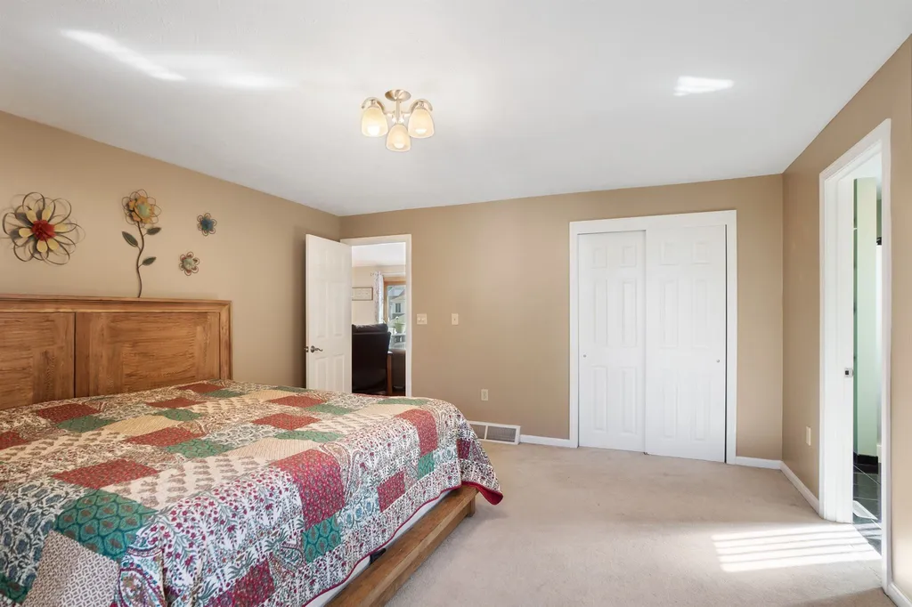 7 Fenwick Street Nashua NH 03063
