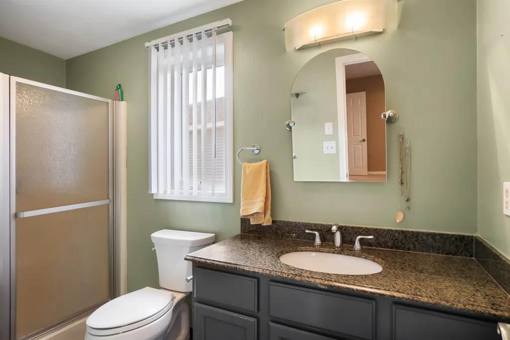 7 Fenwick Street Nashua NH 03063