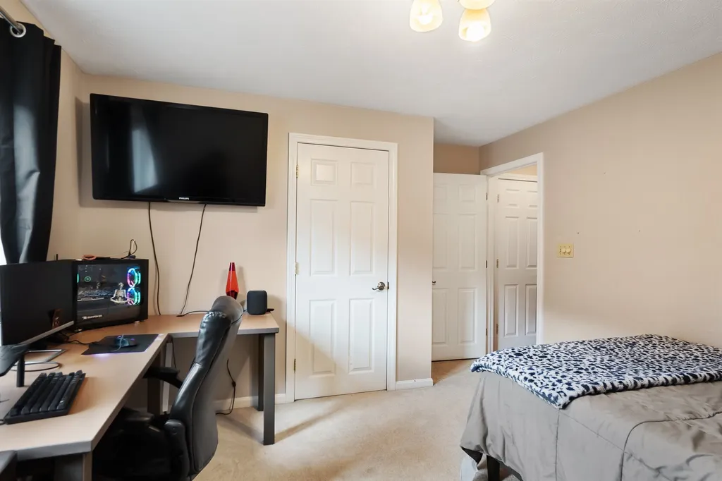 7 Fenwick Street Nashua NH 03063