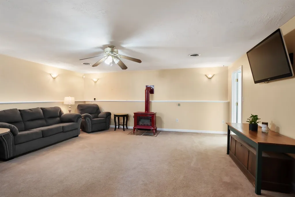 7 Fenwick Street Nashua NH 03063