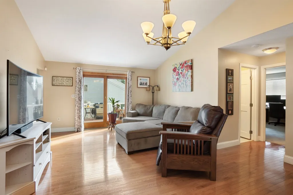 7 Fenwick Street Nashua NH 03063