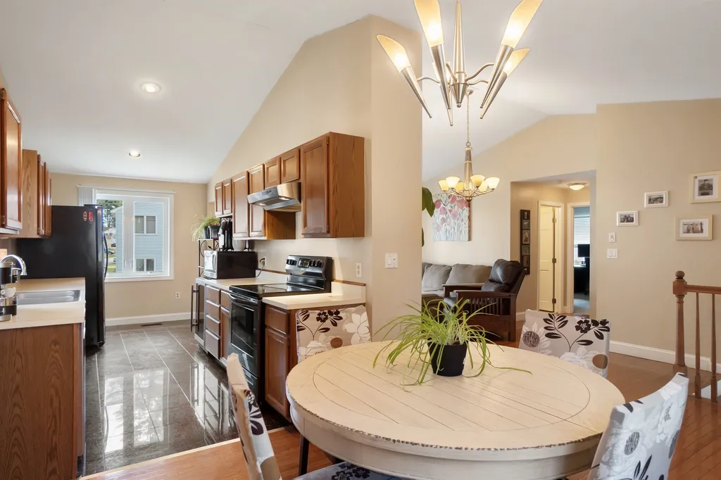 7 Fenwick Street Nashua NH 03063