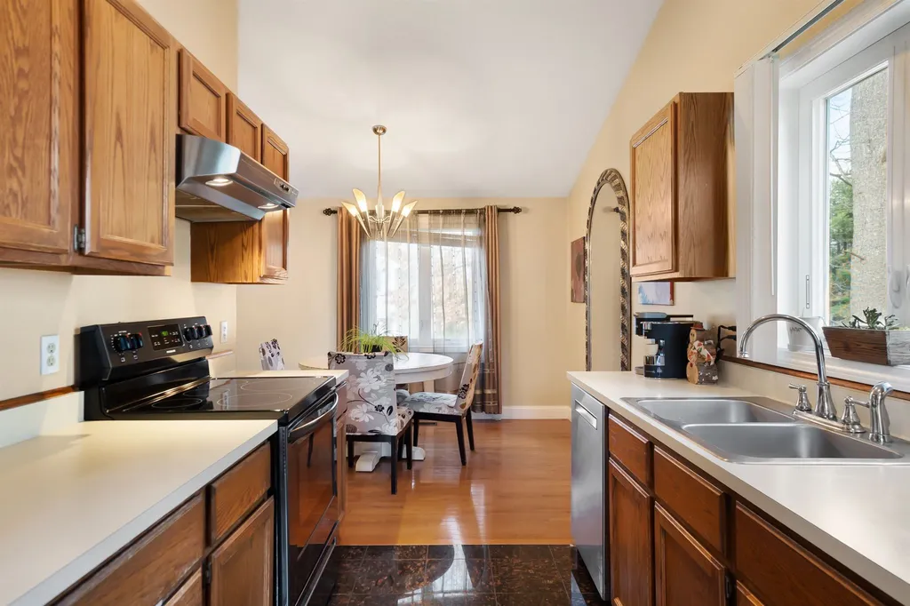 7 Fenwick Street Nashua NH 03063