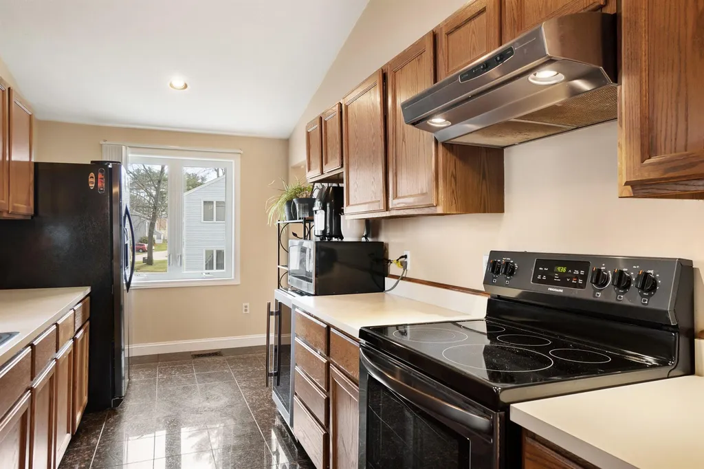 7 Fenwick Street Nashua NH 03063