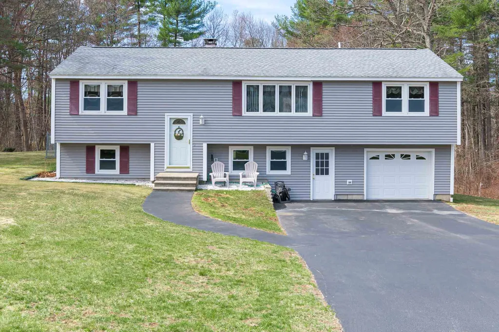 9 Bunker Hill Drive Londonderry NH 03053